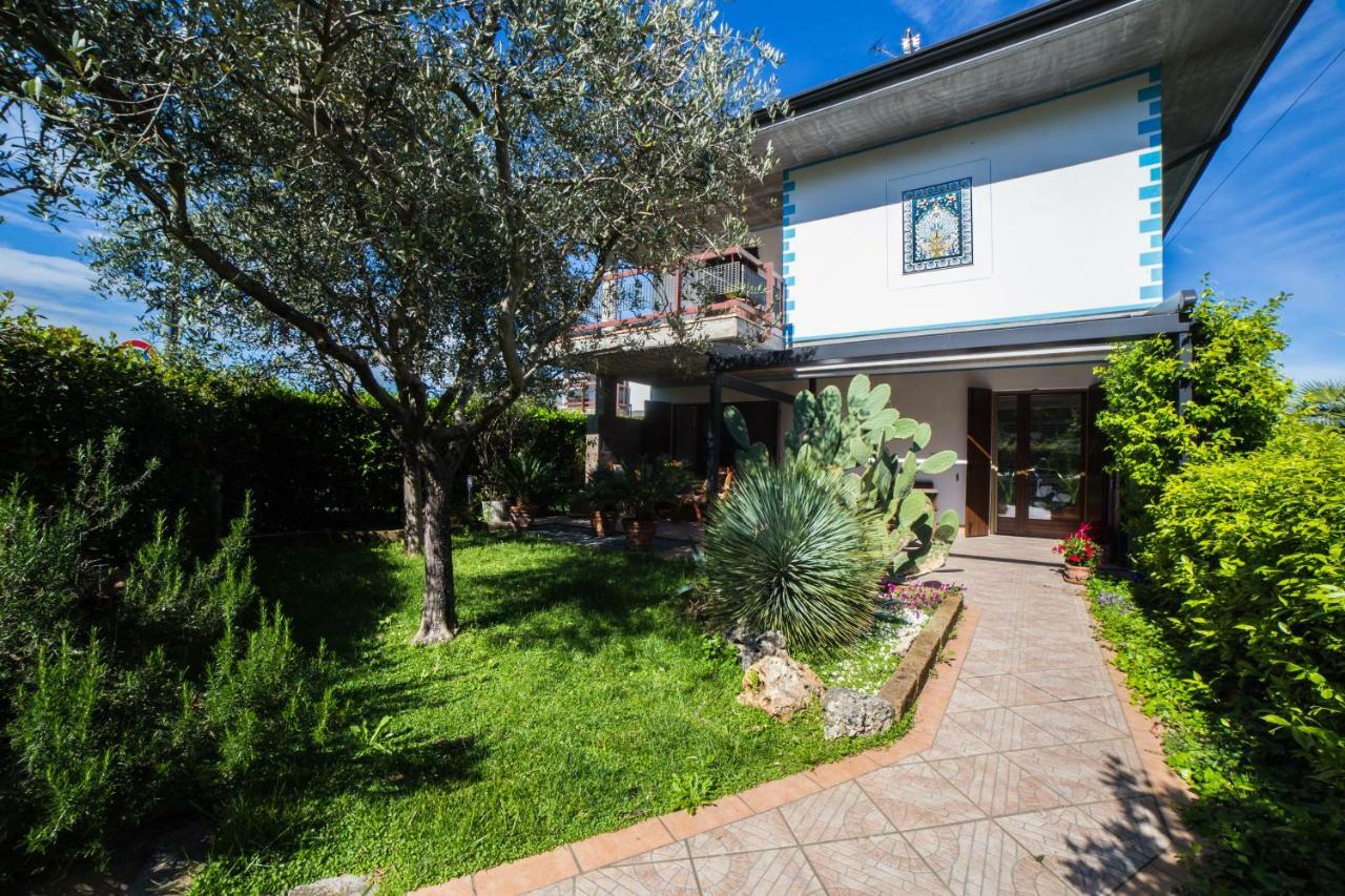Villa Ivana Desenzano del Garda Exterior foto